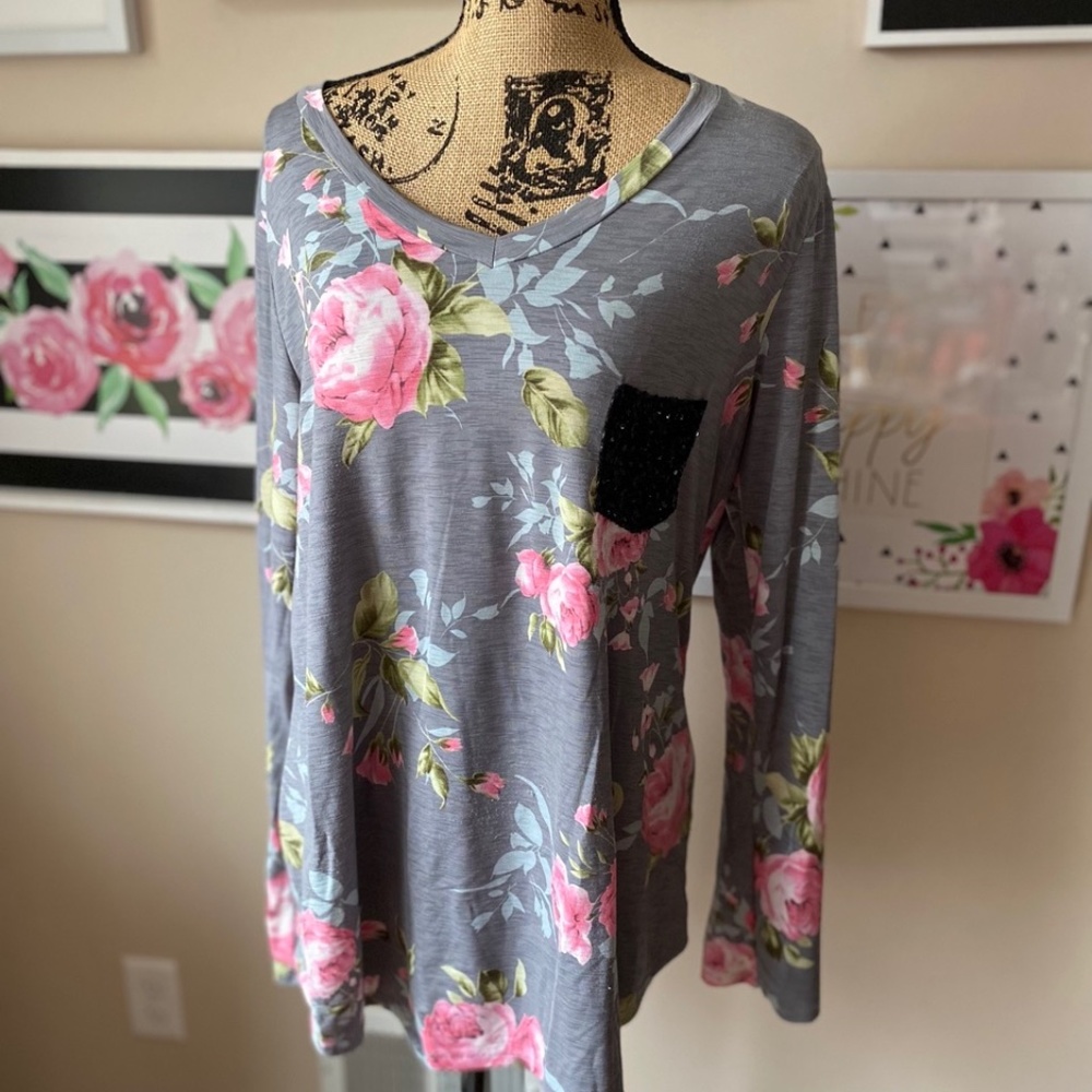 Gray Floral V neck with sequin pocket